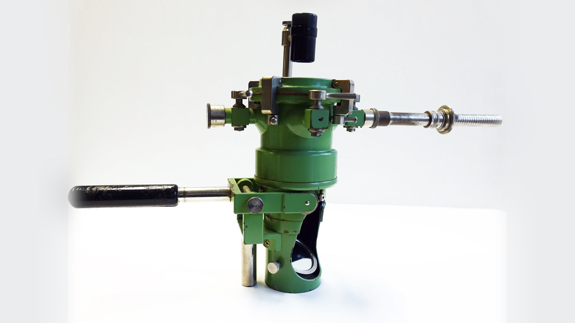 Auf dem Bild ist ein Kernzähler zu sehen. Er dient in der meteorologischen Messtechnik dazu, die Anzahl der Kondensationskerne in der Luft auszuzählen.